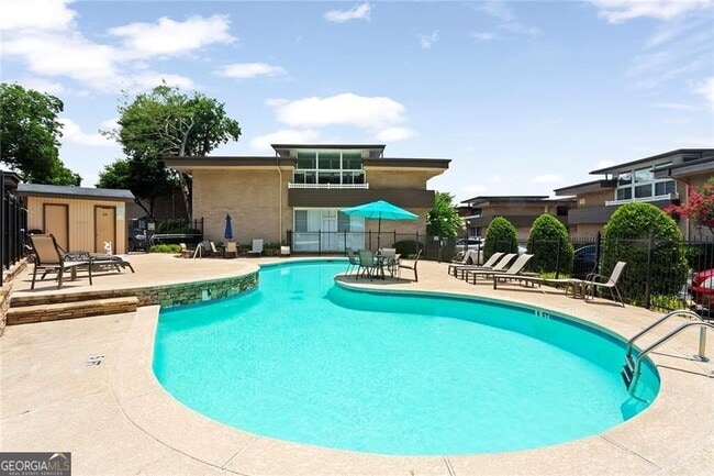 Building Photo - 346 Carpenter Dr NE