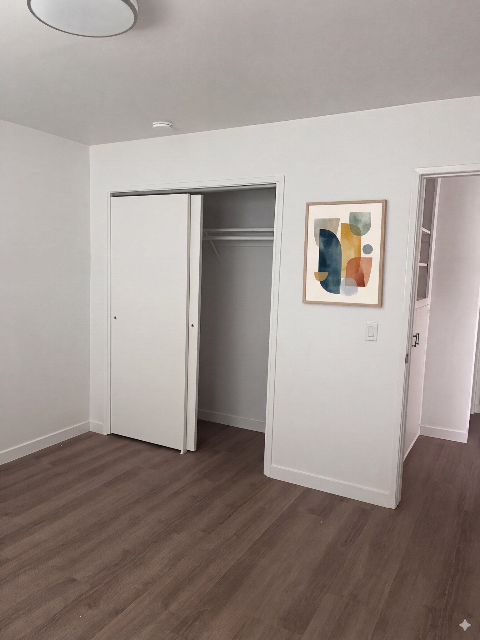 Building Photo - 411 Lawrence Dr