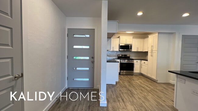 Building Photo - 702 Amity Ln