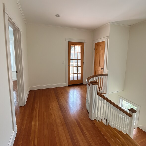 Building Photo - 7 Alcott St