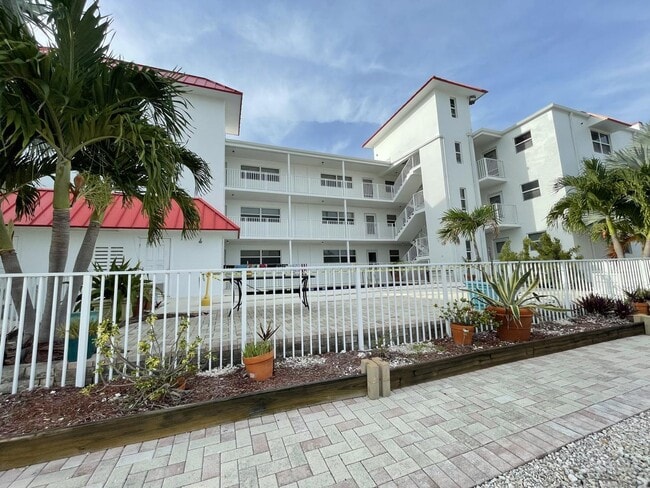Building Photo - 605 Sombrero Beach Rd