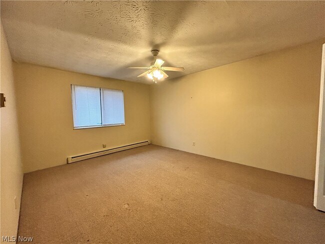 Building Photo - 200 Fernwood Rd