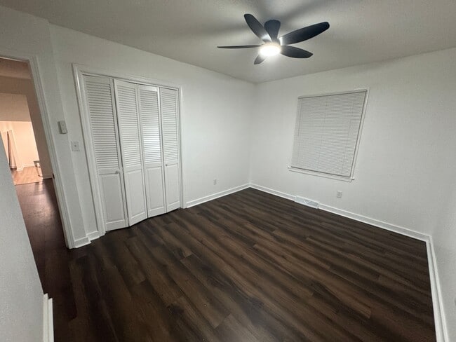 Building Photo - Stunning 4 Bed Newly remodeled!