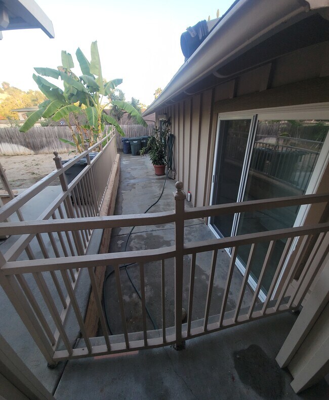 Building Photo - 711 E 7th Ave