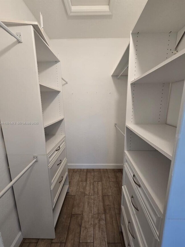 Building Photo - 2705 SE 15th St