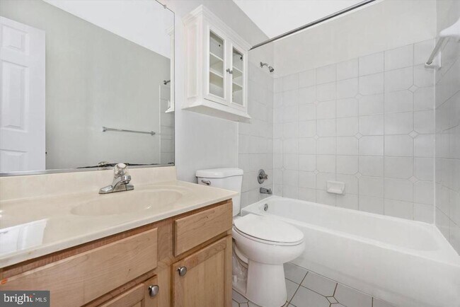 Building Photo - 45515 Lakemont Square