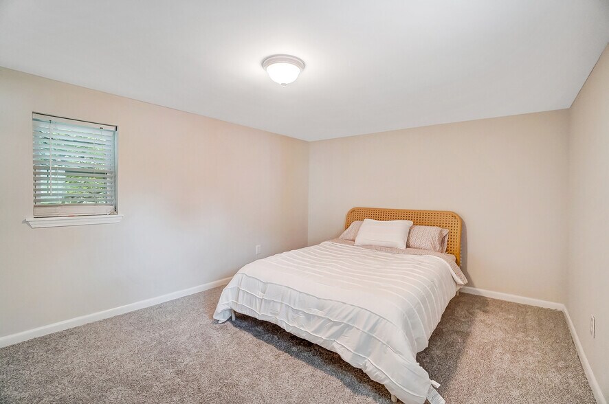 Spacious primary bedroom features brand new carpet and queen bed - 531 Norway Ave