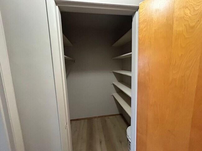 Building Photo - 325 Pike St