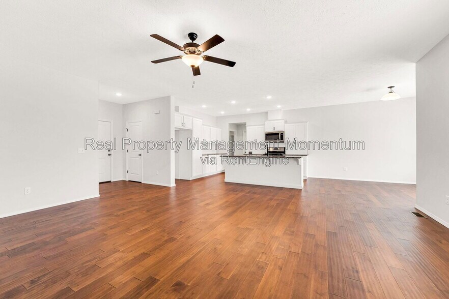 Building Photo - 749 E Penzance Cir