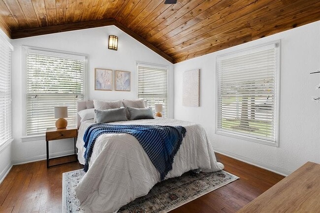 Building Photo - 5101 Balcones Dr