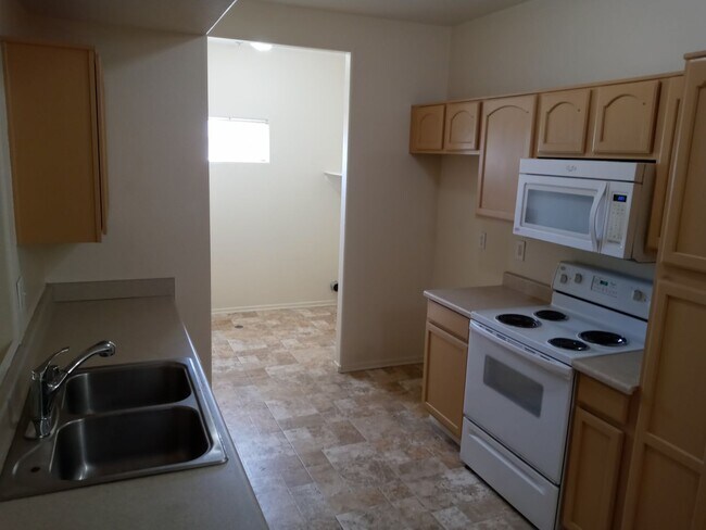 Building Photo - 41410 Juniper St