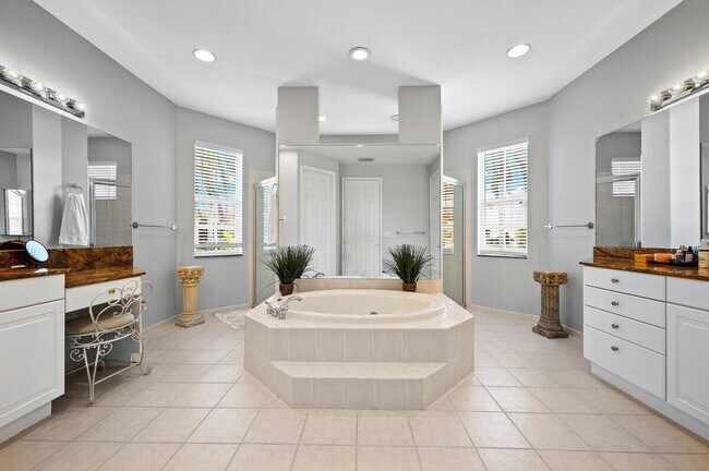 Building Photo - 11727 Paradise Cove Ln