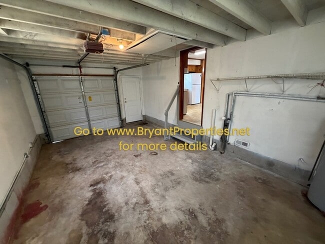 Building Photo - Single Home