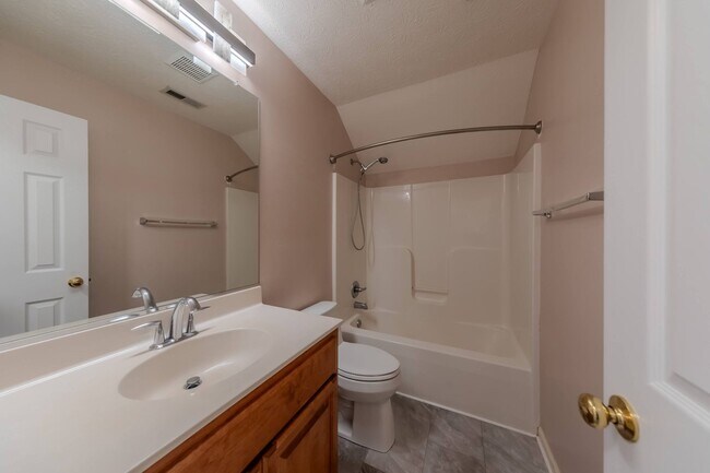 Building Photo - 103 Bluffs Cir