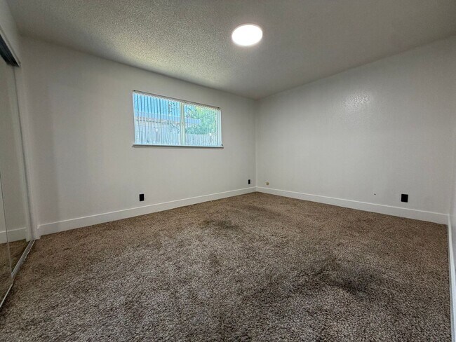 Building Photo - 3614 S Port Dr