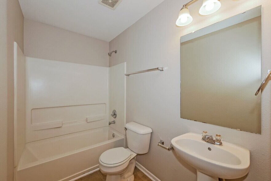 Building Photo - 10646 Pavilion Dr