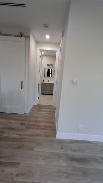 Building Photo - 4377 Charlemont Ave