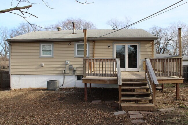 Building Photo - Spacious and inviting 5-bedroom, 2.5-bath home located in Kansas City, MO