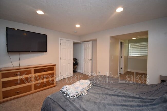 Building Photo - 6502 S 5180 W