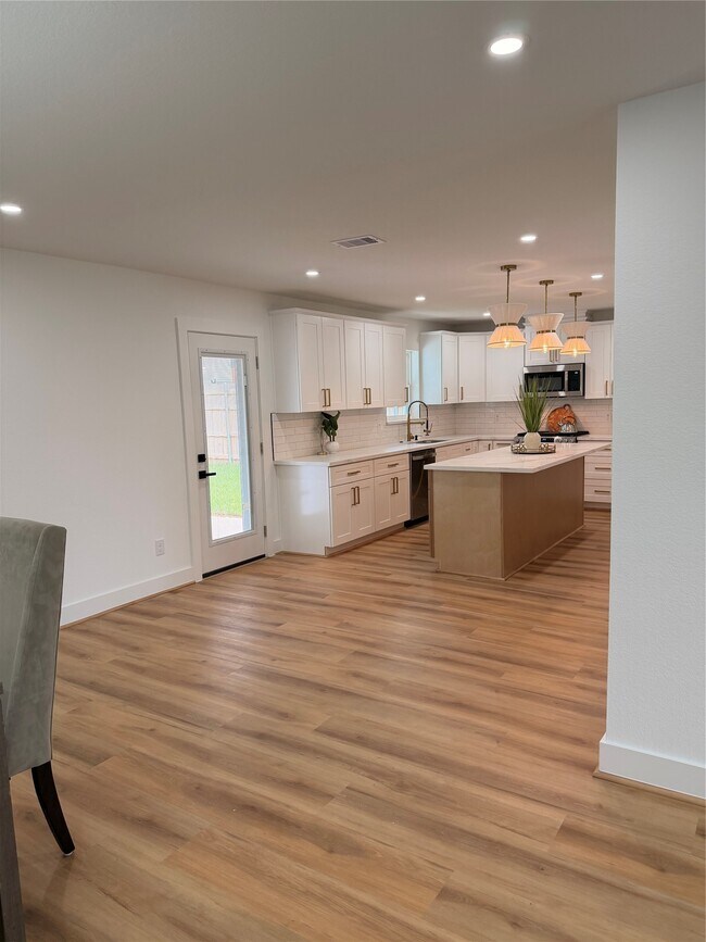 Building Photo - 9603 Emnora Ln