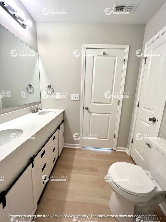 Building Photo - 2 bedroom, 2.5 Bath - Ready For Move In To...