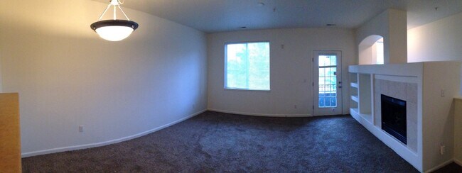 Building Photo - "Spacious 2-Bed, 2-Bath Condo Gem with Garage in Vibrant Denver Locale!"