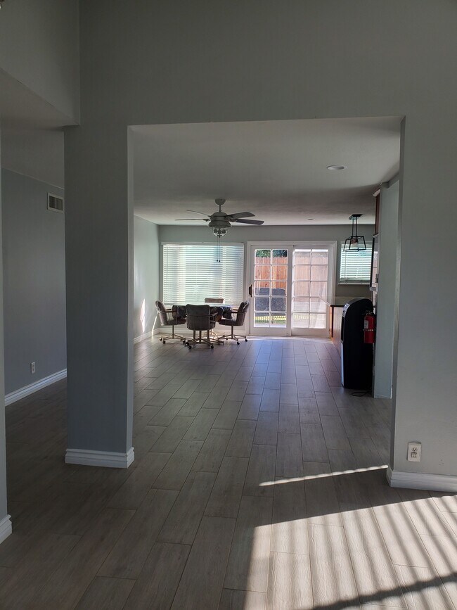 Building Photo - 336 Nueve Ct