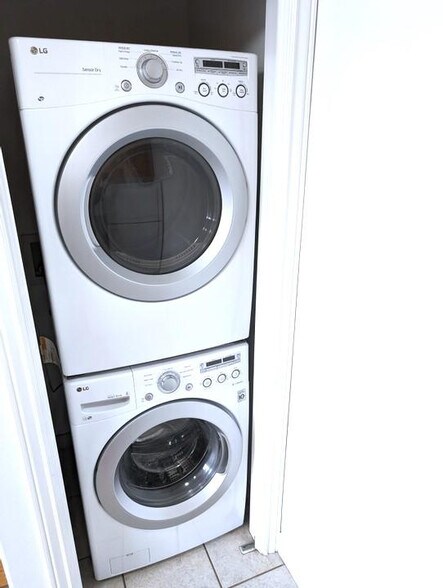 Building Photo - 272 W 400 N