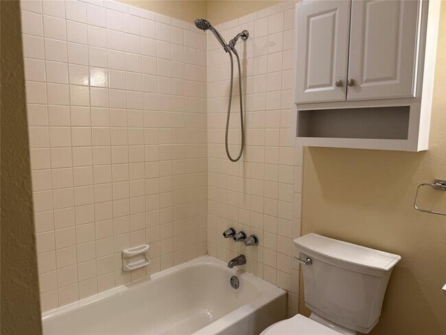 Building Photo - 602 NE 38th St