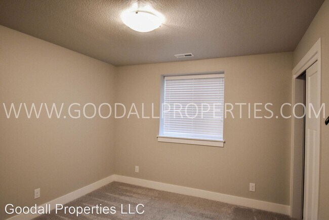Building Photo - 3 br, 2.5 bath House - 312 N Warrior Lane