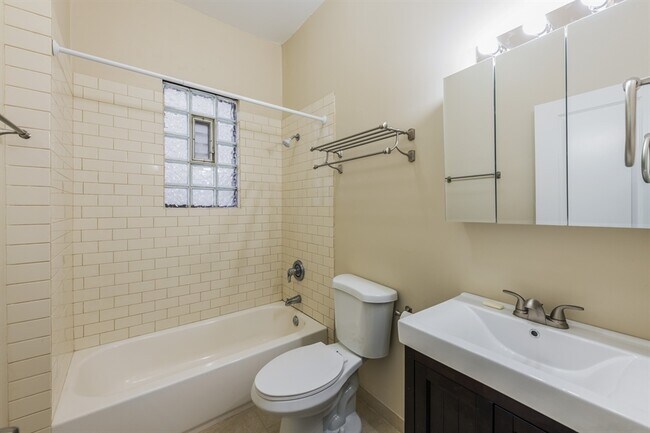 Building Photo - 4048 N Western Ave