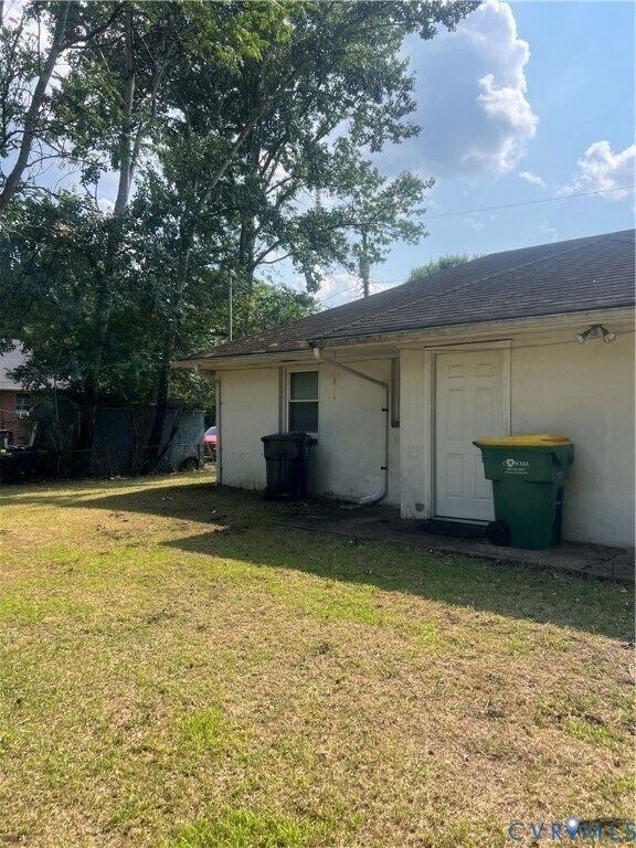 Building Photo - 1409 Surry Ave