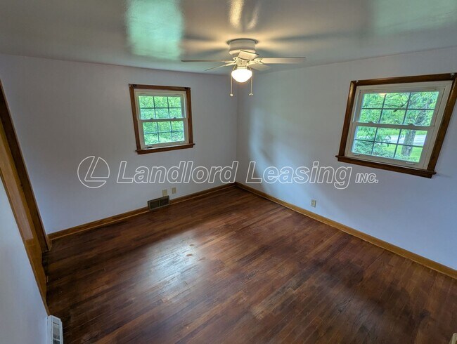 Building Photo - Spacious Split-Level Home in Columbia Stat...