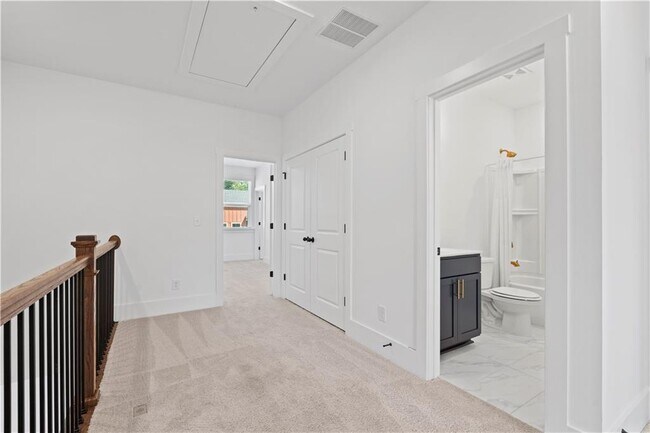 Building Photo - 1504 Pinedale Crst NW