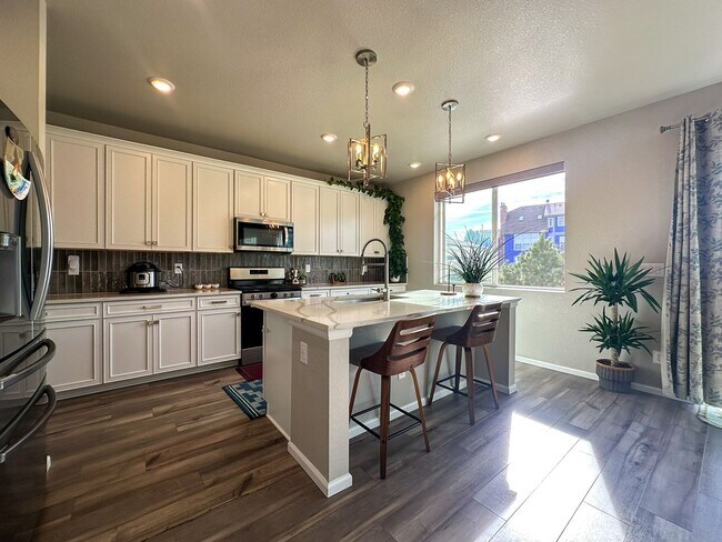 Building Photo - Almost Brand New Meadowlark 4bd 3.5ba home