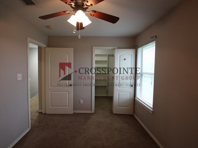 Building Photo - Tour Today! 2 Bed 1.5 Bath Townhome in Lindale!