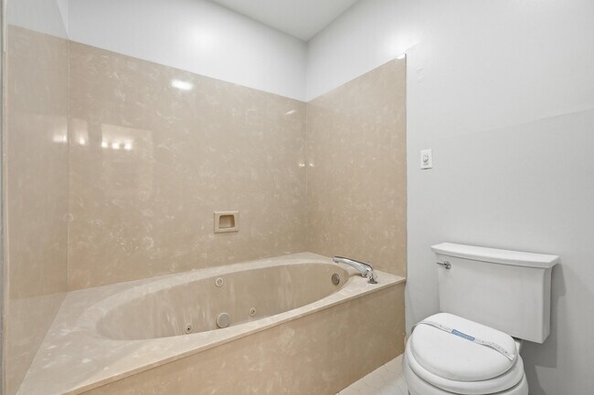 Building Photo - 114 Gleneagles Dr