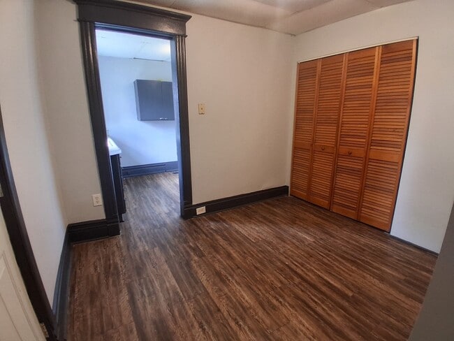 Building Photo - 604 S Main St