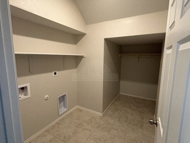 Building Photo - 9611 Murandy Dr