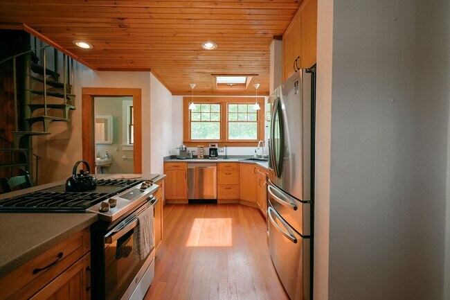 Building Photo - Winter Rental: Tidebend – Exceptional 6-Bedroom Home Overlooking the Annisquam River