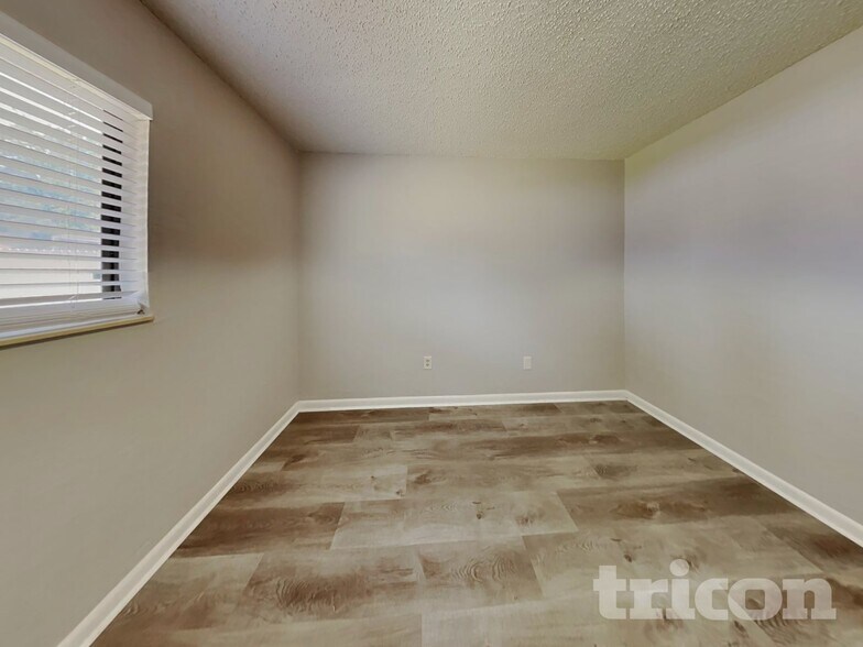 Building Photo - 27 Princess Rose Dr