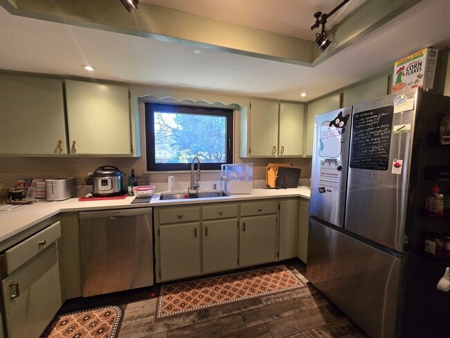 Building Photo - Furnished, 1-Year Long-Term Rental