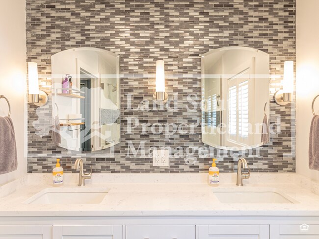 Building Photo - 327 Easton Dr