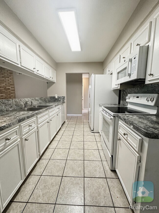 Building Photo - 5007 Monteith Dr