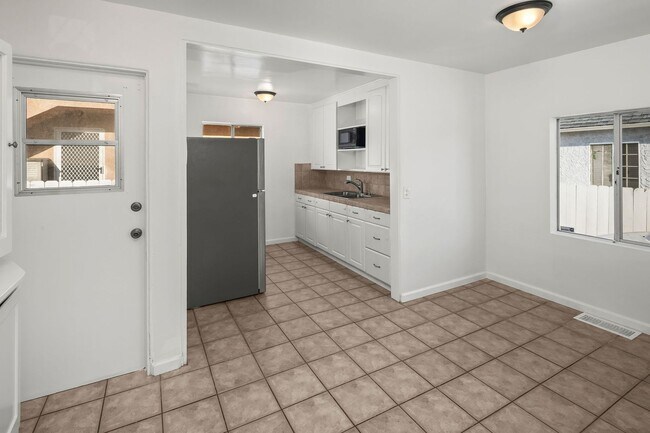 Building Photo - Emerson St