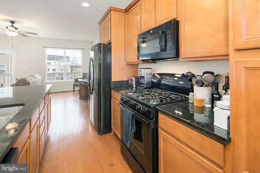 Building Photo - 5907 Leben Dr