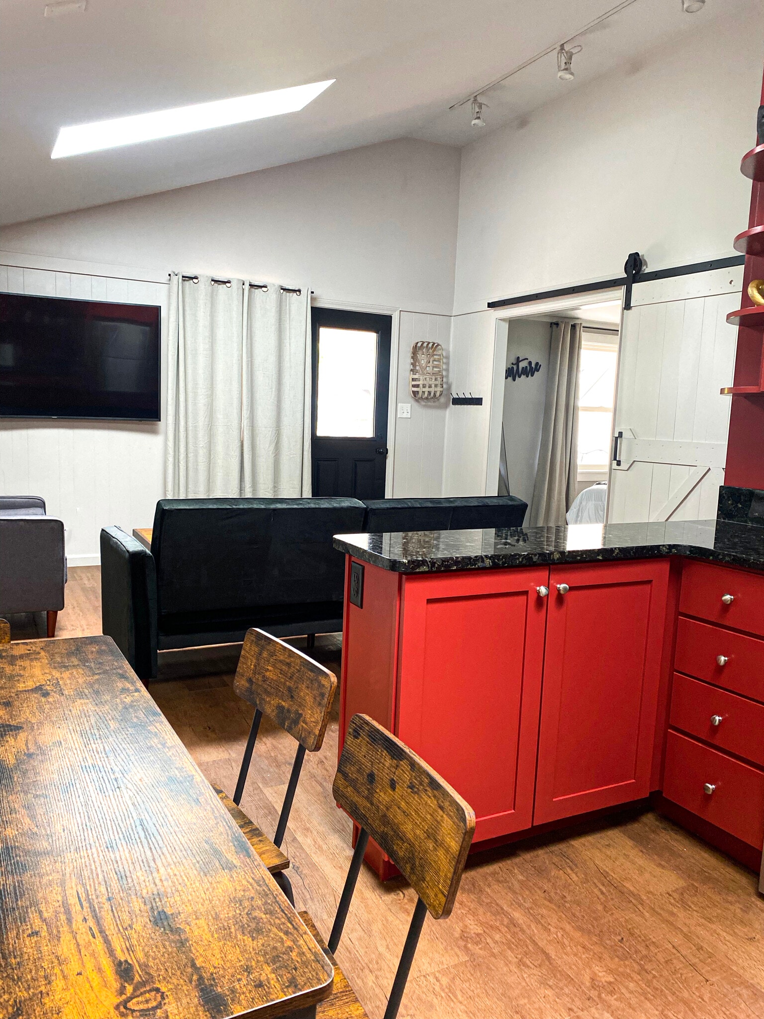 Building Photo - 254 W Main St