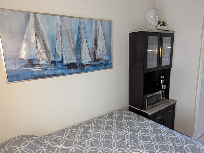 Rental room , kitchennette - 9501 SW 69th Ct