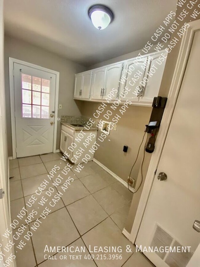 Building Photo - 8 La Costa Cir