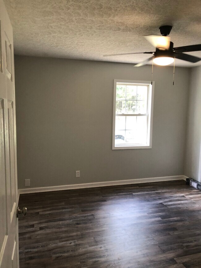 Building Photo - 153 Cox Rd